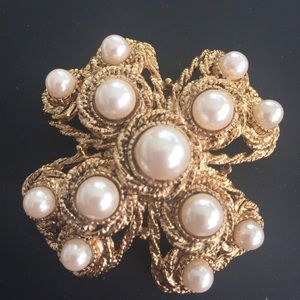 Vintage Pearl Pin